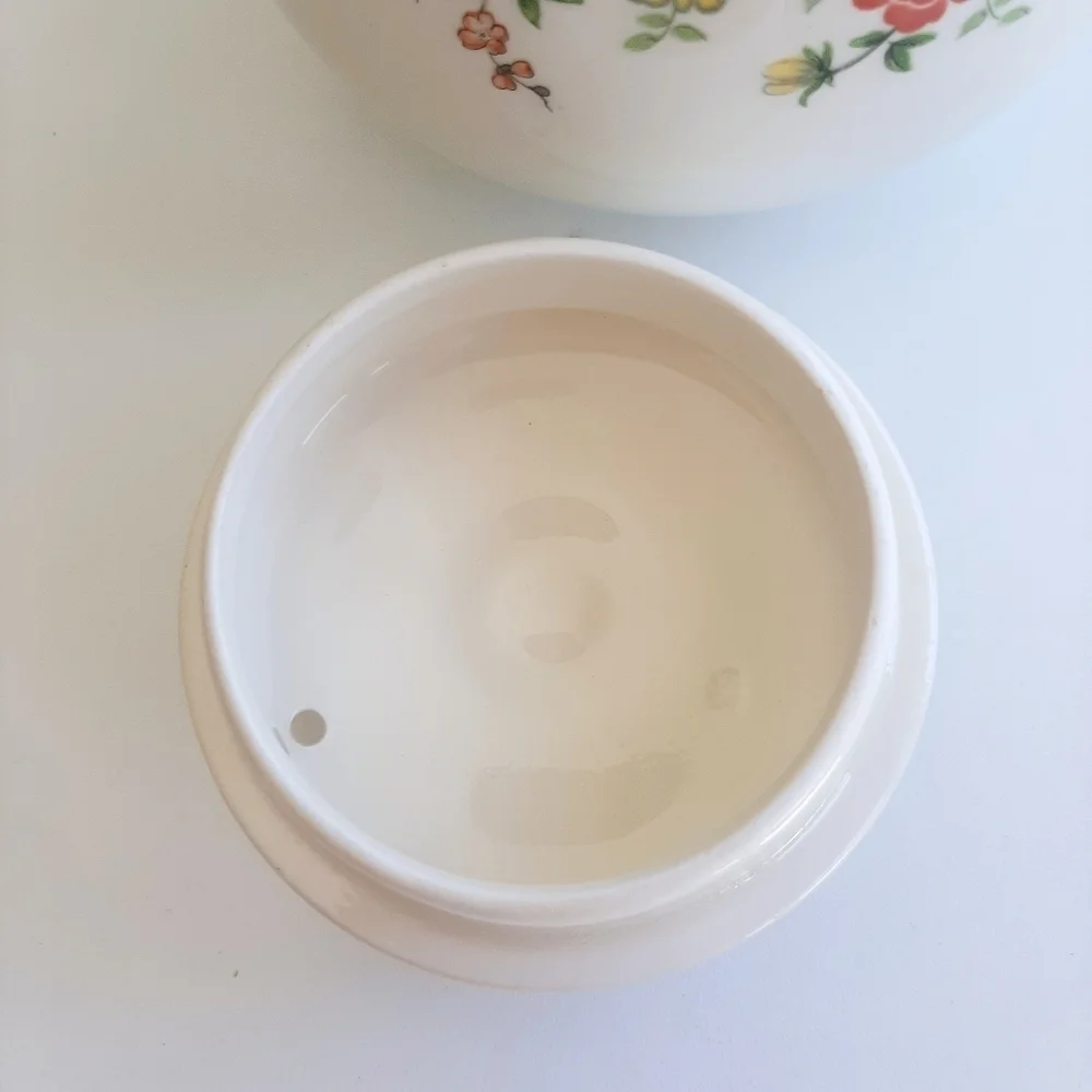 VTG TEAPOT AND CREAMER SET